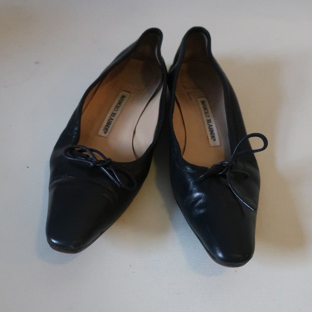 WOMENS MANOLO BLAHNIK NAVY BLUE BOW LEATHER FLATS 37 US/7 *